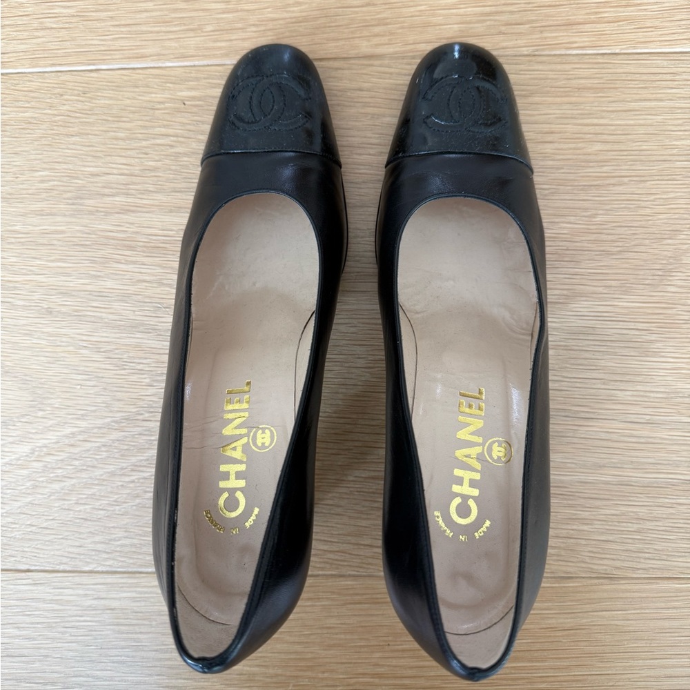 CHANEL Black Flats Timeless Comfort and Style